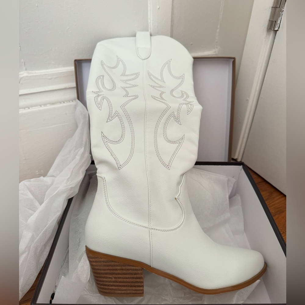 *BRAND NEW* White Cowboy/Western Boot